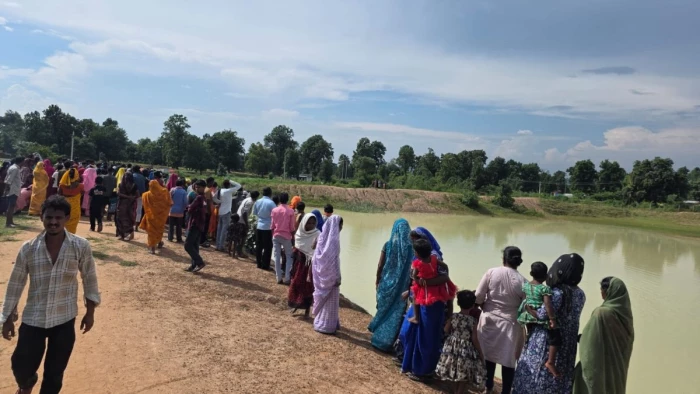 कोरबा में दिल दहलाने वाली घटना: तालाब में नहाने गईं तीन सहेलियों की डूबने से मौत, घंटों मशक्कत के बाद मिले शव