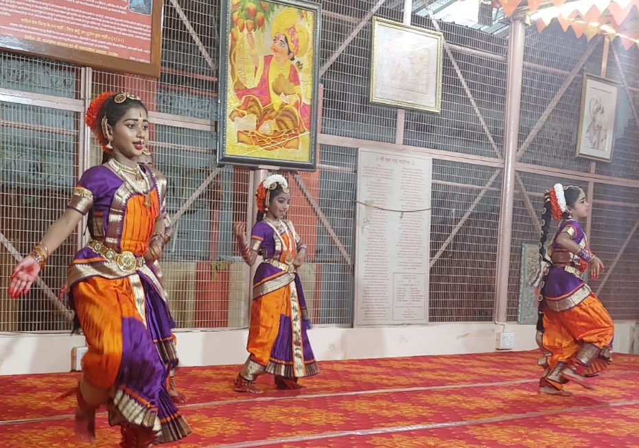 तेलंगाना की 75 साधिकाओं ने की नृत्य आराधना* यज्ञशाला परिसर में प्रस्तुति, श्रद्धालु मंत्र मुग्ध