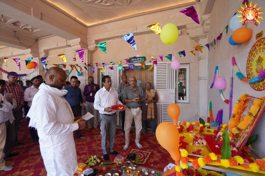 श्रीराम जन्मभूमि परिसर व एलएनटी में हुईं भगवान विश्वकर्मा की पूजा