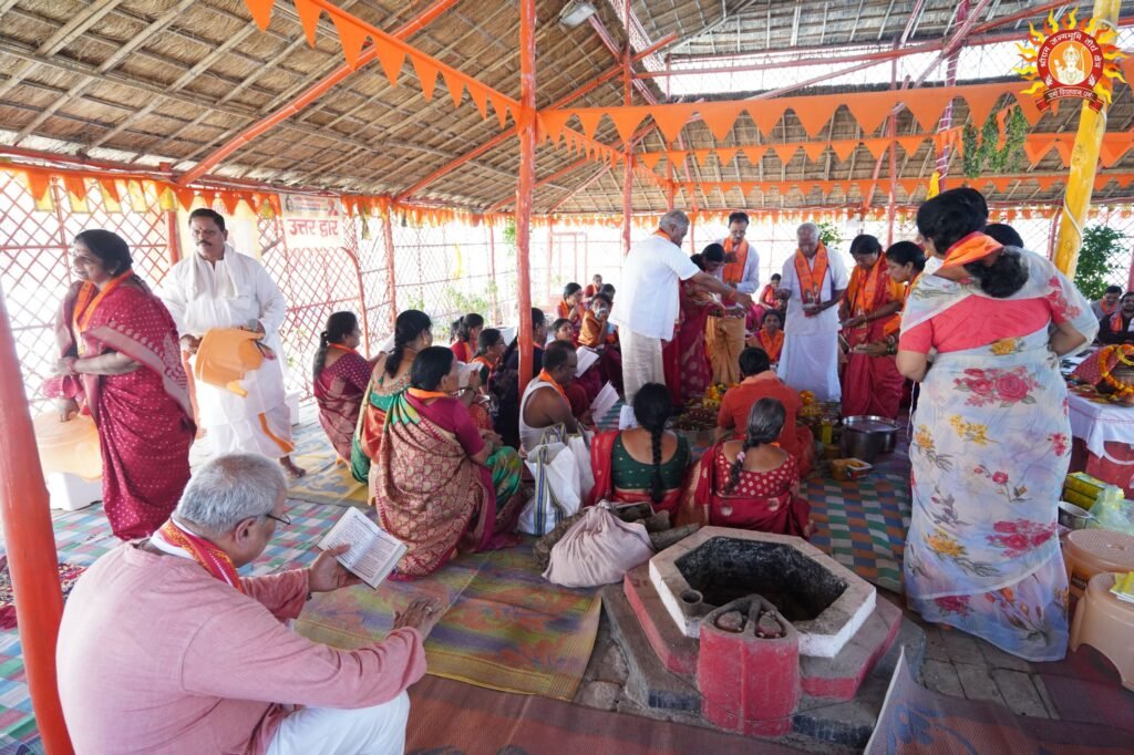 कई प्रांत के लोग शामिल हुए गीता यज्ञ में
