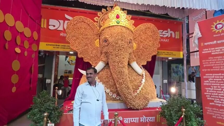 ऐसे गणपति आपने नहीं देखे होंगे! 21 हजार पानीपुरी से तैयार हुए बप्पा