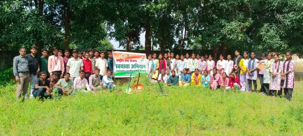महाविद्यालय में स्वच्छता पर काम, स्टाफ और छात्रों ने ली शपथ