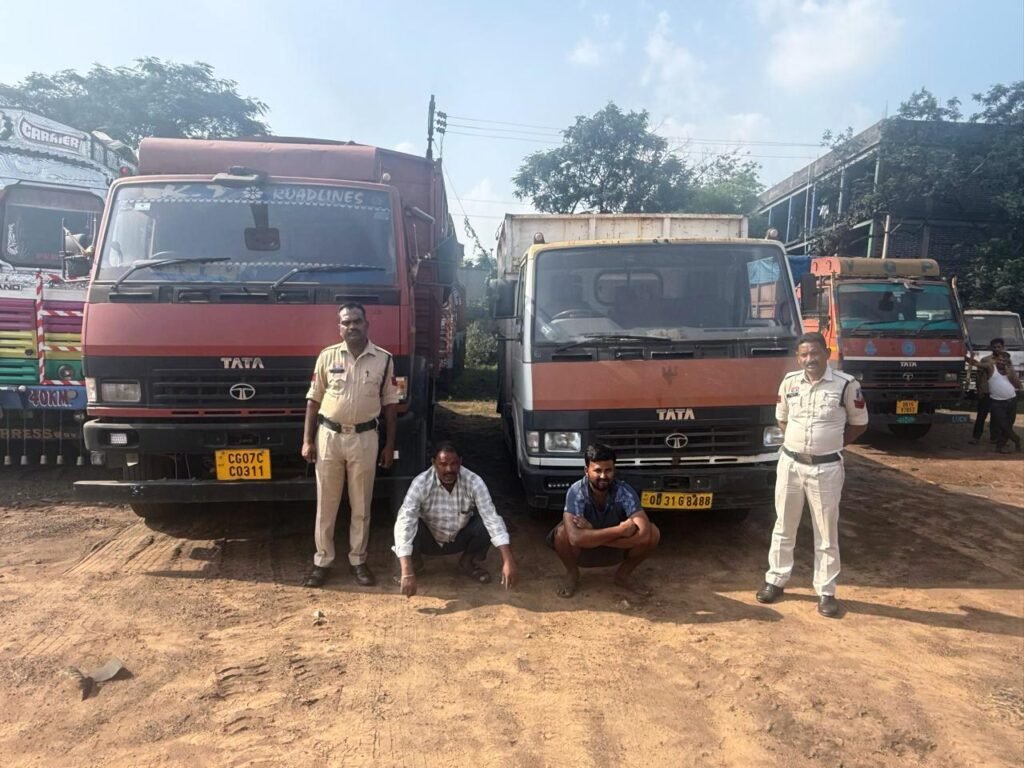 माजदा वाहनों से 17 टन 900 किलो स्क्रैप, 2 वाहन सहित 26.26 लाख सपत्ति की जप्त