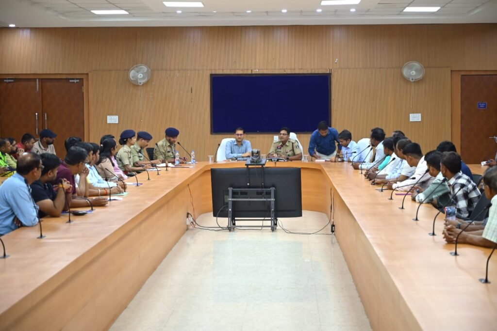 गरबा, डांडिया एवं दुर्गा पूजा समितियों की बैठक लेकर जिला प्रशासन एवं पुलिस प्रशासन ने दिए आवश्यक दिशा-निर्देश