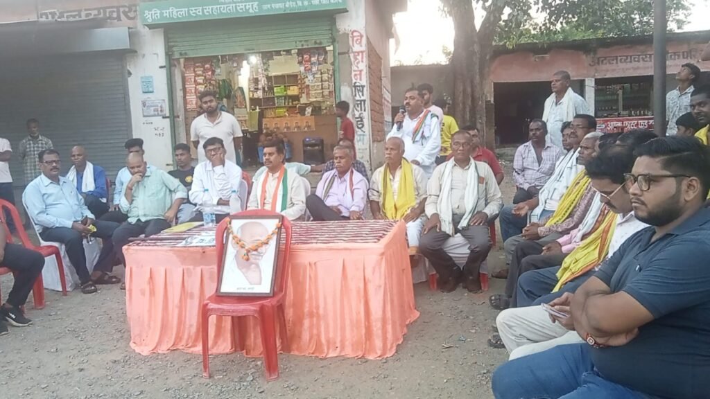 चुनाव आयुक्त के पुतले को लेकर कांग्रेस के लोग पुलिसकर्मियों से भिड़े…