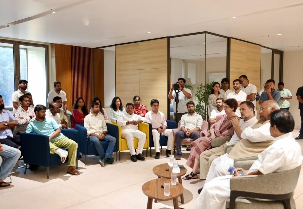 शीर्ष नेताओं की बैठक राजधानी में : आंदोलन तेज करने बनी रणनीति,राष्ट्रीय सचिव अवंतिका तिवारी भी रहीं मौजूद