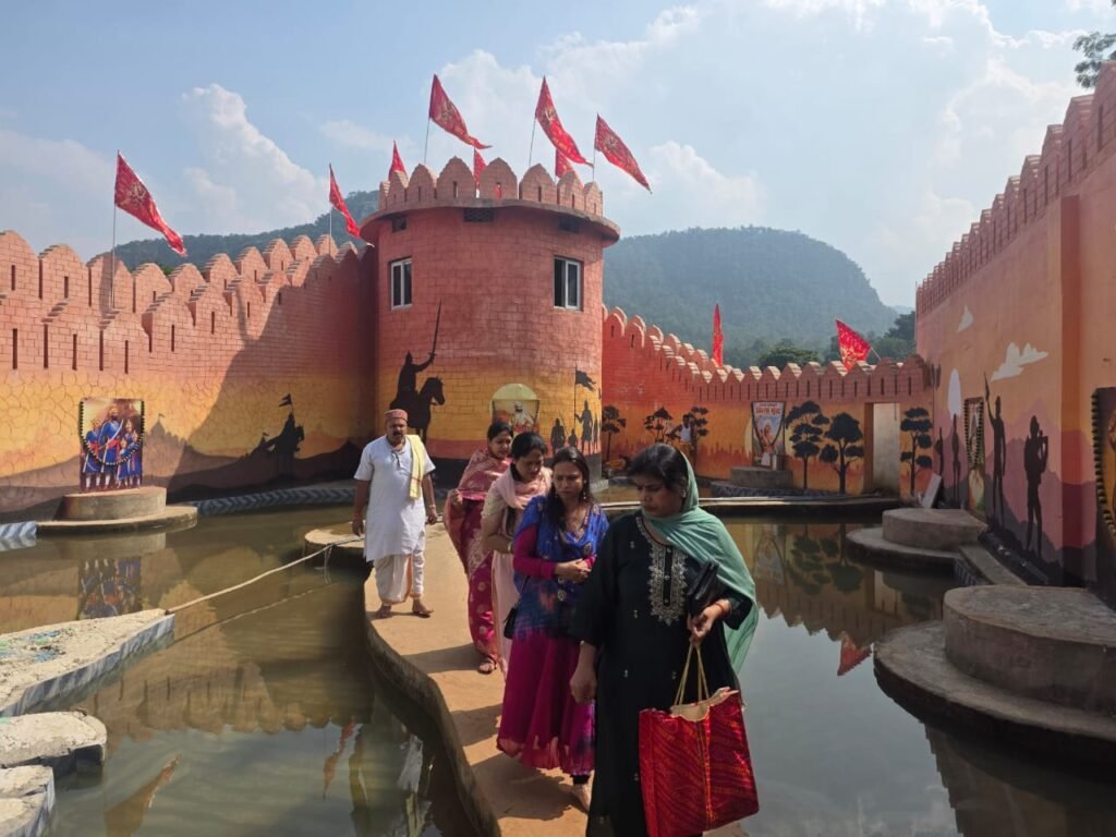 शक्ति की उपासना के लिए उमड़ रहे श्रद्धालु सिद्धिदात्री मन्दिर व हिंगलाजगढ़ में