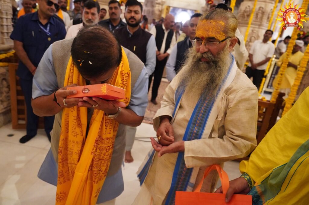 रामलला के दरबार में पहुंचे असम के सीएम हिमंत बिस्वा सरमा, की पूजा-अर्चना