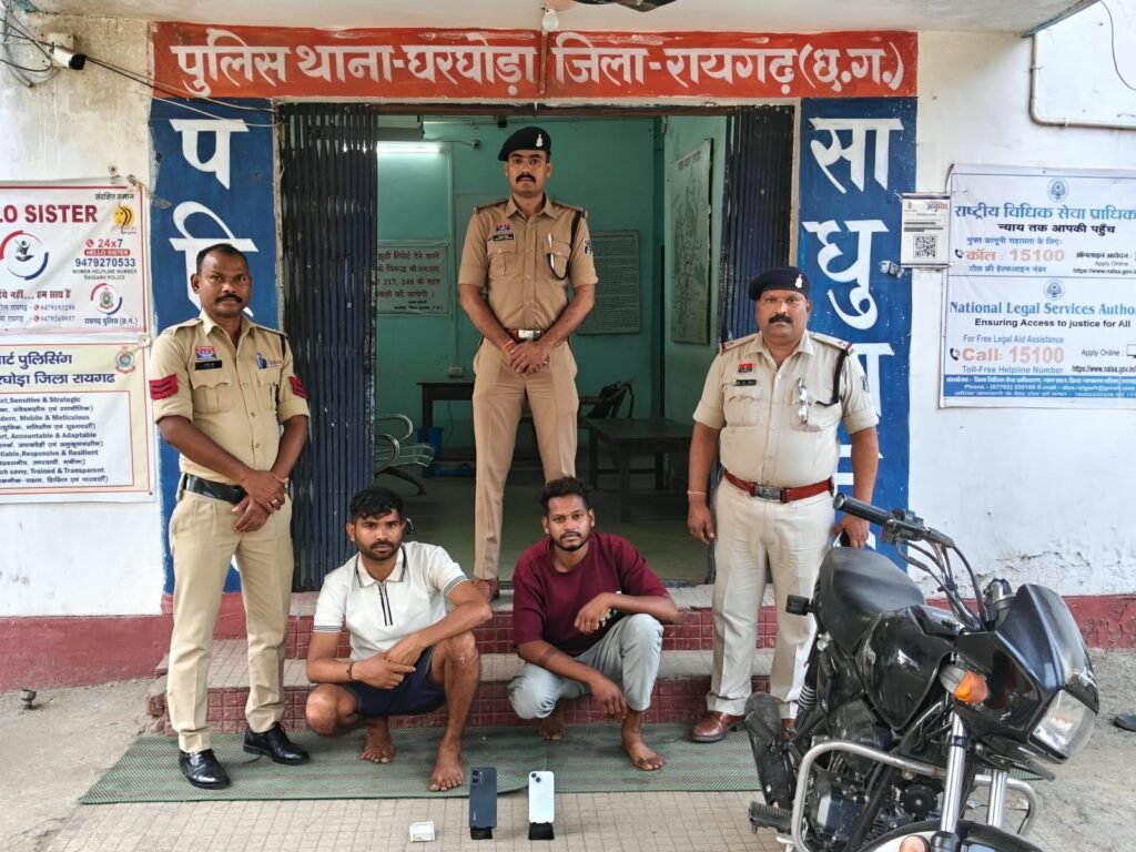 चाकू दिखाकर लूट और मोबाइल की झपटमारी, दो आरोपी गिरफ्तार