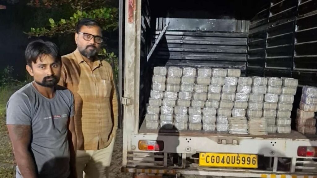 रायपुर से नागपुर जा रहा था 4 करोड़ कैश, भिलाई में पकड़ी गई पिकअप, नोटों के बंडल देखकर पुलिस भी रह गई दंग